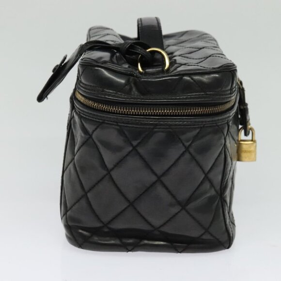 CHANEL Matelasse Vanity Pouch Enamel Black Gold CC Auth - Picture 4 of 16